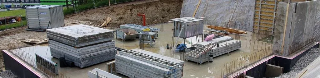 Baustelle des Lebens: Wir legen selbst das Fundament und setzen die Grundsteine unseres zukünftigen Leben.